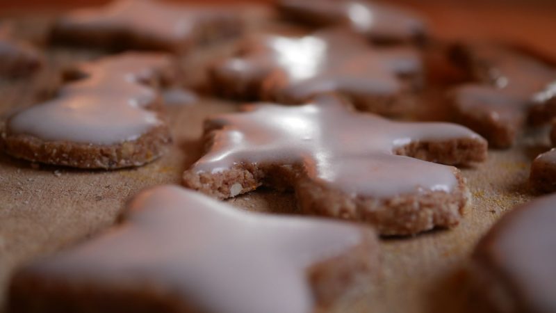 Zimtplätzchen Weihnachtsbäckerei Zuckerguss Orange Datteln Zimt Zitrone