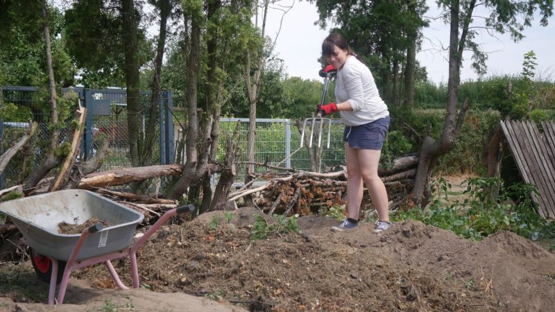 Hügelbeet Erfahrungen Hügelbeet Aufbau Hügelbeet anlegen Hügelbeet im Garten Gartenabfall wieder verwenden Hügelbeet Vorteile Hügelbeet Permakultur